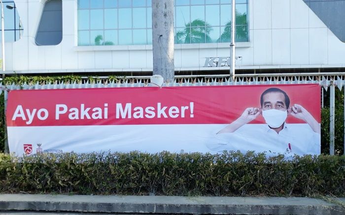 spanduk yang unik palembang